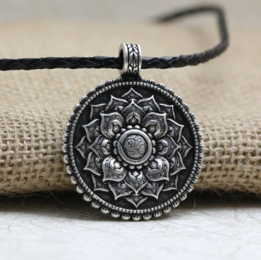 Alloy Flower Necklace with Suede Bag - Stylish Eight-Character Chain