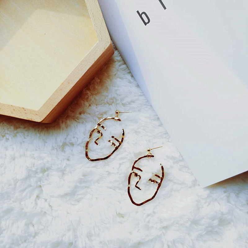 Elegant Gold Plated Women's Ear Clips - Stylish Alloy Earrings