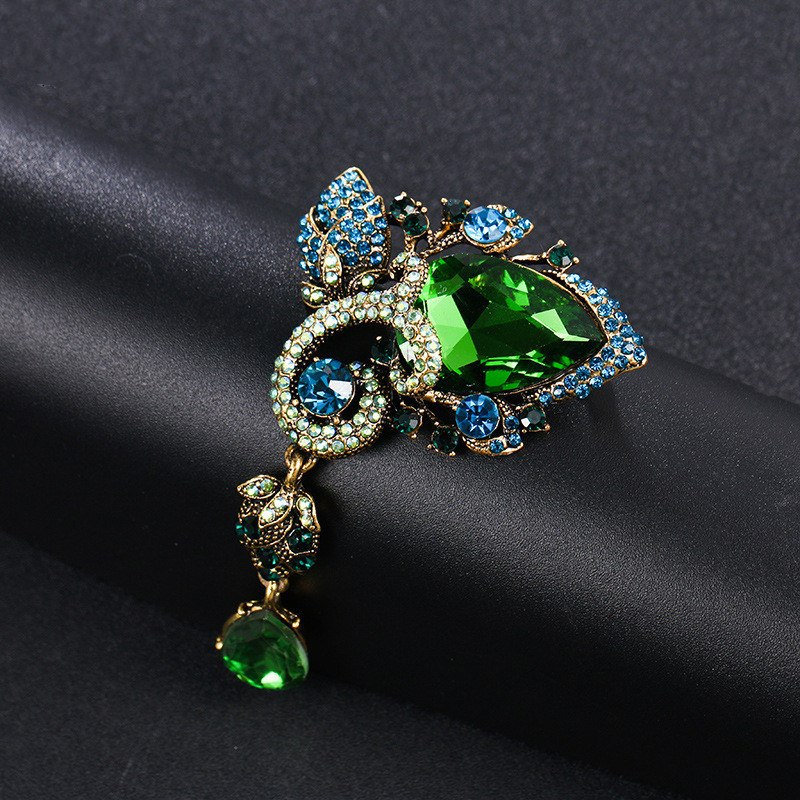 Vintage Court Crystal Pendant Brooch Coat Accessories