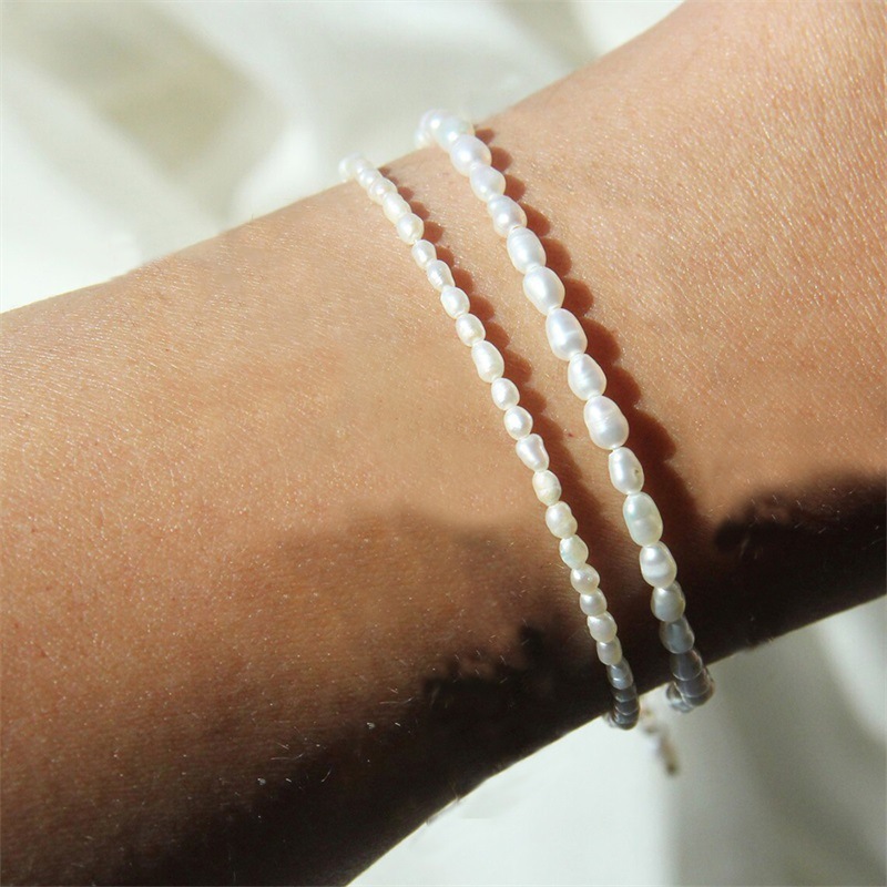 Elegant Gold Drop-Shaped Pearl Bracelet for Women in Retro Style