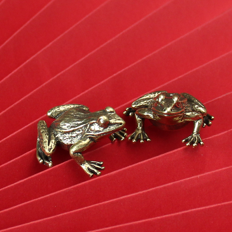 Modern Copper Frog Ornament - Elegant Simplicity for Any Space