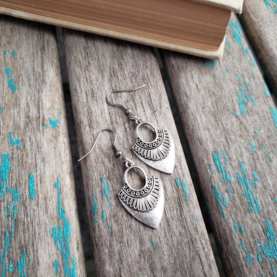Elegant Alloy Women's Earrings - Stylish & Versatile Accessory