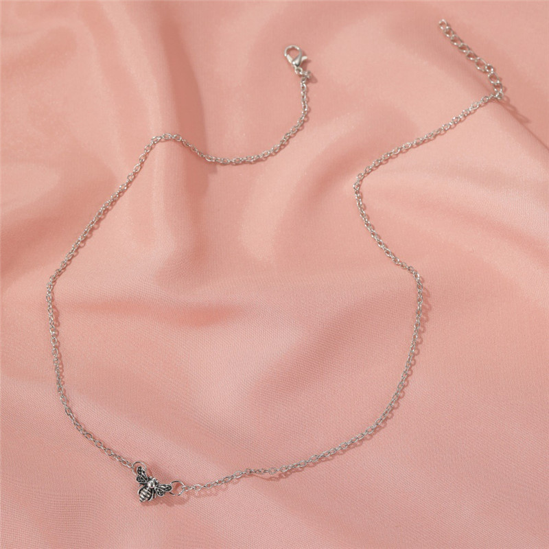 Elegant Bee Design Alloy Necklace for Women in European Style
