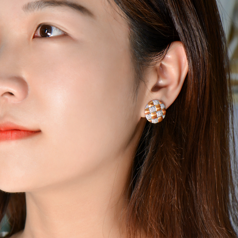 18K Gold Round Diamond Earrings with South African Diamonds